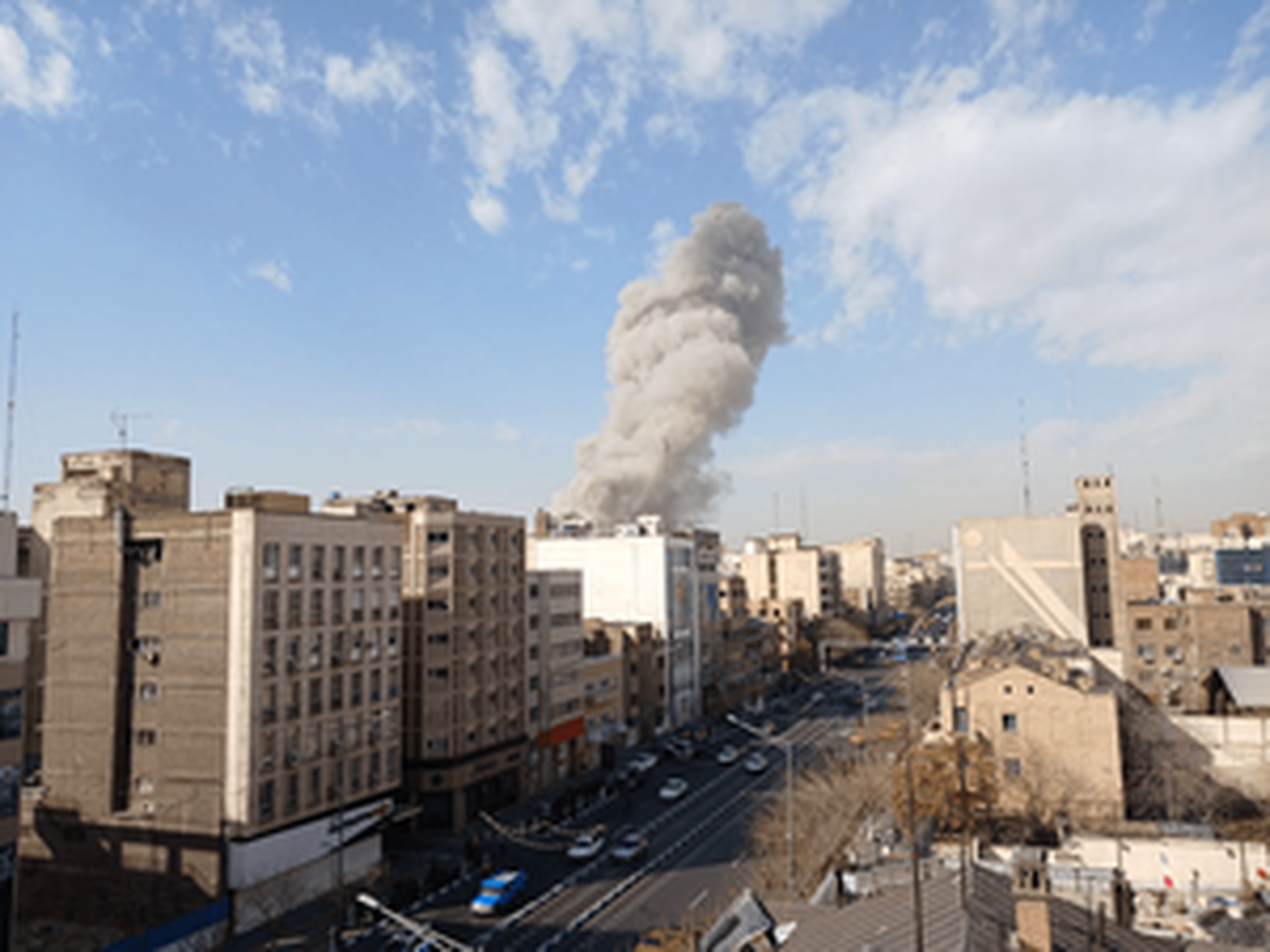 بستن معابر اطراف خیابان پاستور و اعزام کارگران مصدوم به بیمارستان بستن معابر اطراف خیابان پاستور و اعزام کارگران مصدوم به بیمارستان