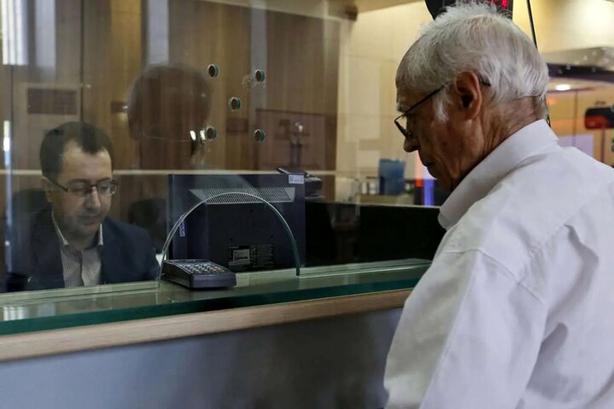 چرا مستمری بازنشستگان تامین اجتماعی بعد از گذشت ۲ ماه همچنان با رقم سال گذشته پرداخت میشود؟