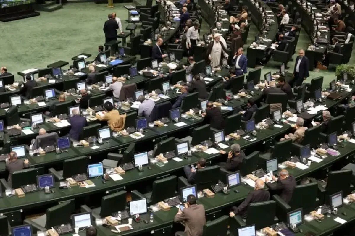 خبر جدید درباره همسان سازی حقوق بازنشستگان و نیروهای شرکتی/ در دیدار معاون حقوقی رئیس جمهور با مجلسی ها چه گذشت؟
